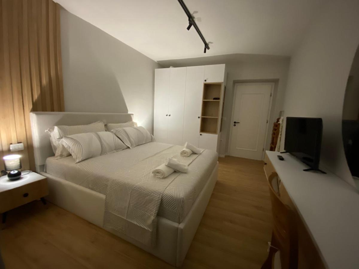 Lucas Downtown Apartment Tirana Exterior photo